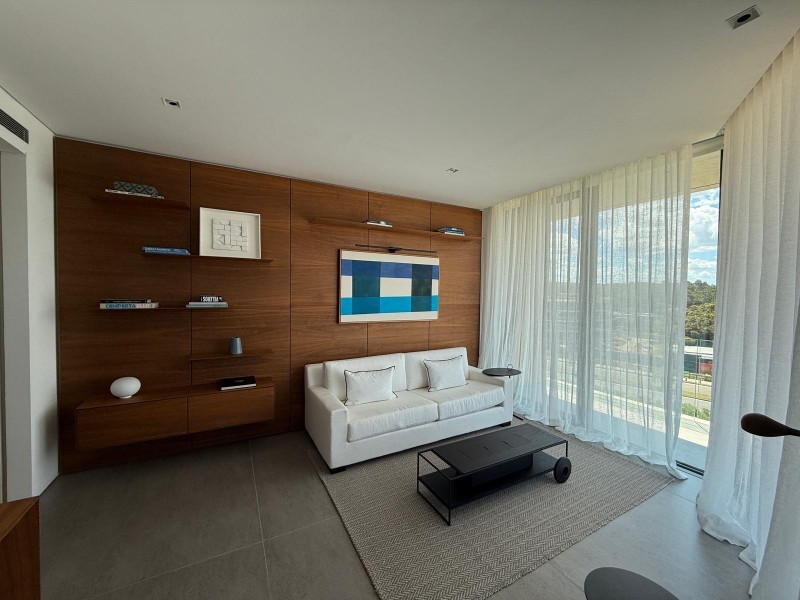 Unico y espectacular departamento en The Colette Residences. 